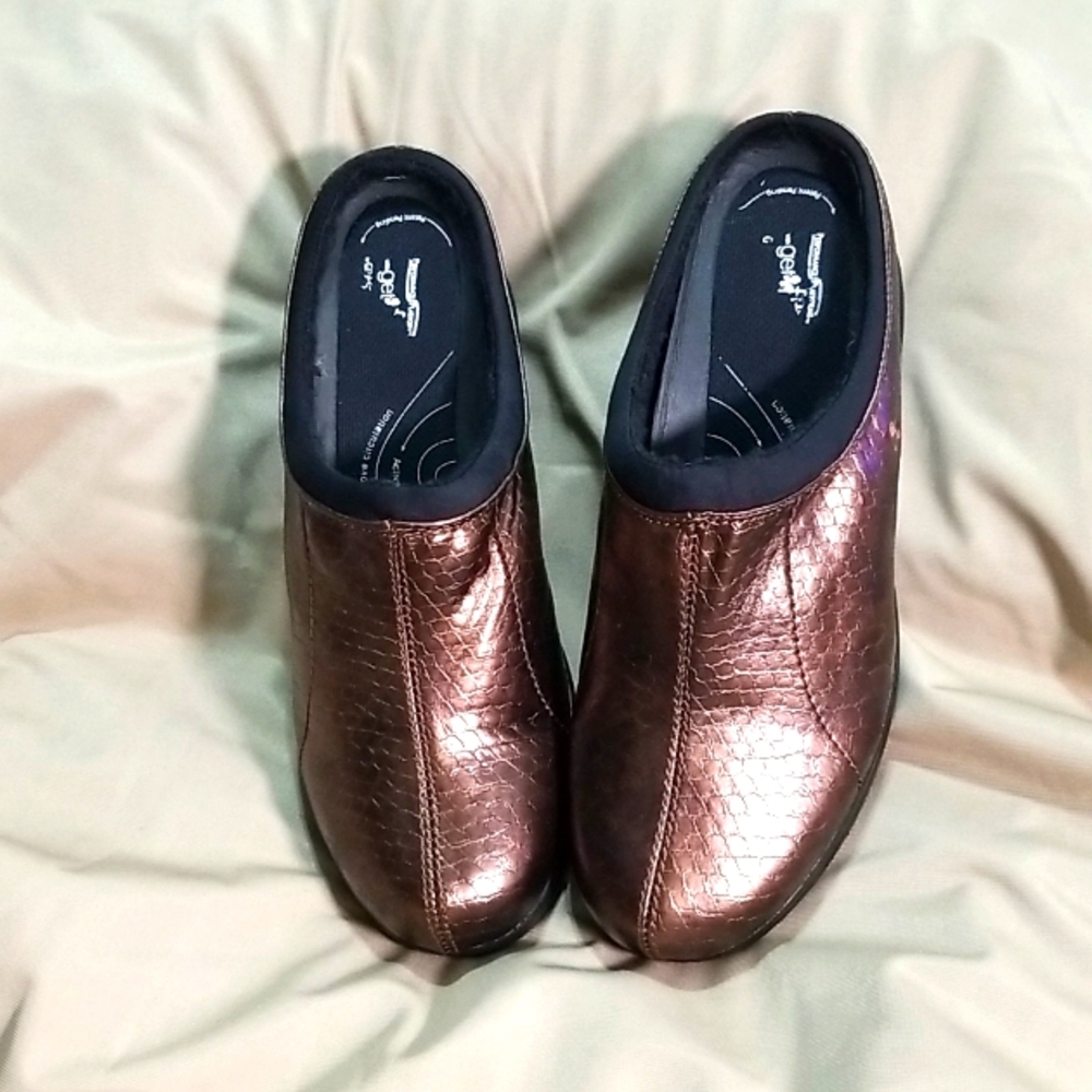 GET FIT mules, Bronze Snake skin patern, Performance platform, Women size 8 M